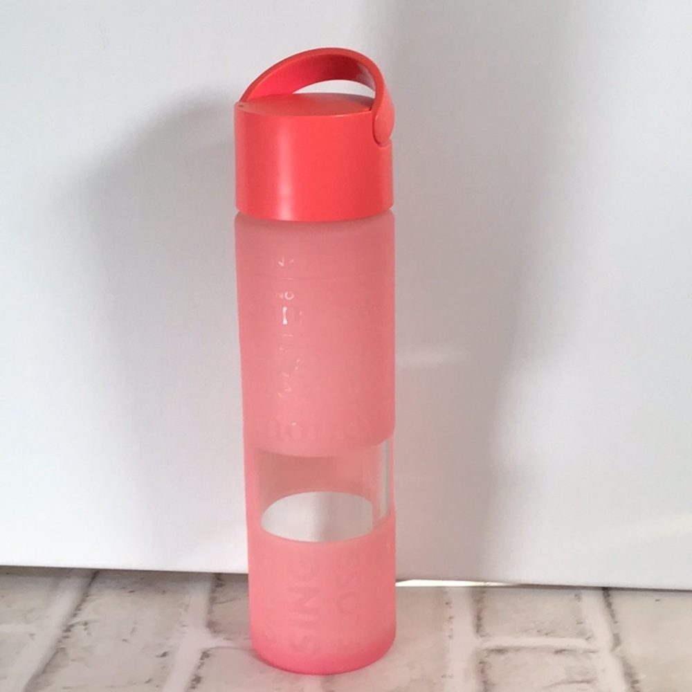 Lululemon water bottle